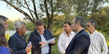 Domingo Amaya y Antonio Moreno recorrieron sitios históricos que podrían integrar un circuito de fe, cultura y naturaleza en el Valle de Choromoro.
