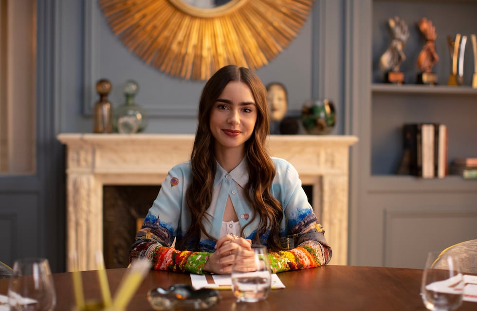 Se filtró el primer look de Lily Collins para Emily en París 3