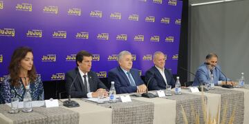 Andrea Madariaga, Carlos Sadir, Gerardo Morales, Juan Carlos Abud Robles y Raúl Jorge, en la presentación de la línea de financiamiento para la industria "Crear Inversión Jujuy".