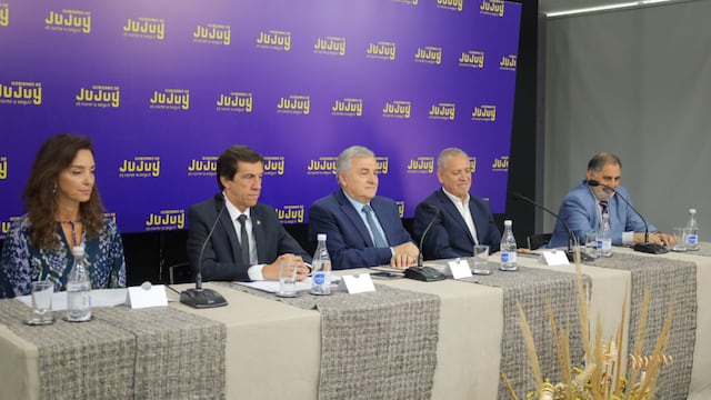 Andrea Madariaga, Carlos Sadir, Gerardo Morales, Juan Carlos Abud Robles y Raúl Jorge, en la presentación de la línea de financiamiento para la industria "Crear Inversión Jujuy".