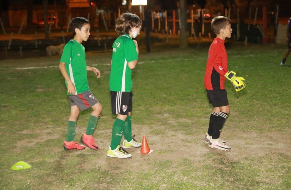 En el día del Director Técnico de fútbol, se realizó la primer jornada de formación de fútbol infantil en Arroyito