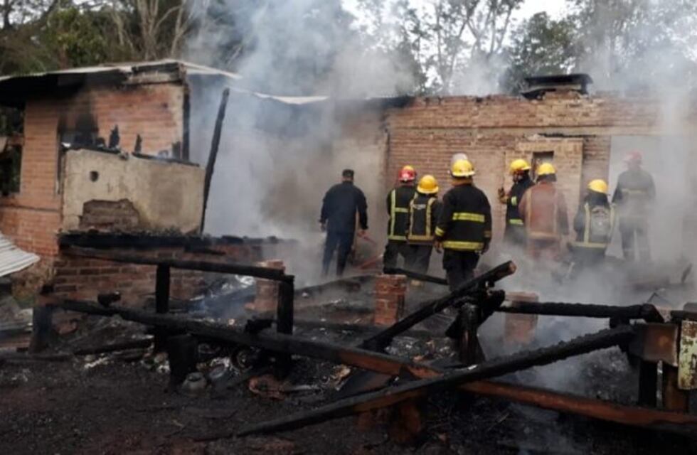 Trágico incendio de una vivienda en El Alcázar