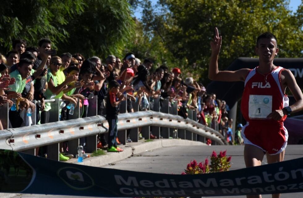 Media Maratón Nocturna: por primera vez se correrá en horas de la noche por la Ciudad de Mendoza