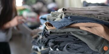La campaña solidaria tiene como objetivo recolectar ropa para el invierno.