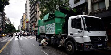 Un recolector murió aplastado por un camión de basura en Córdoba. (Pedro Castillo/Ilustrativa)