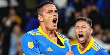 El delantero le dio el triunfo al Xeneize en La Bombonera.