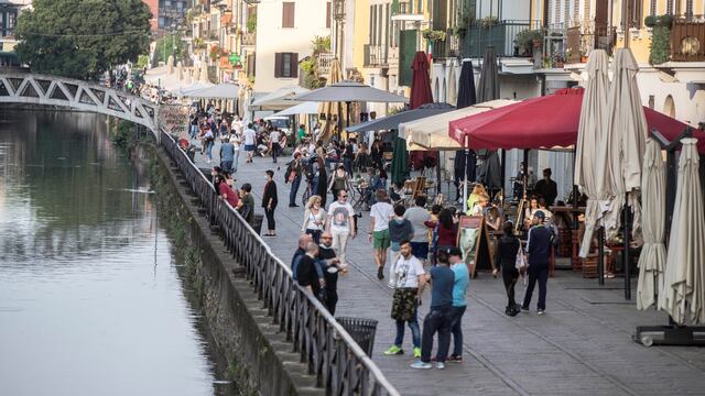 La vieja normalidad en Milán. Ahora, Italia vuelve a la "zona roja". Foto: AP