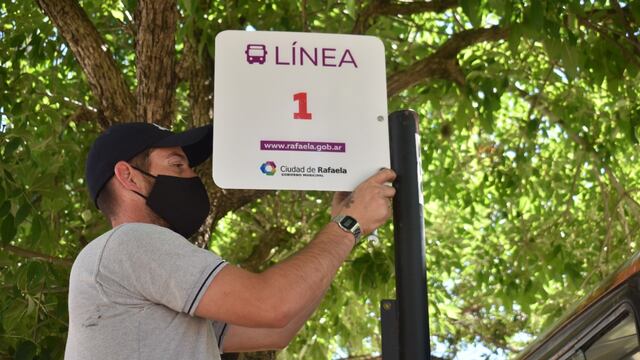 Colocación de cartelería en las paradas de minibuses