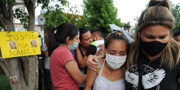 Familiares y amigos le hicieron un emotivo homenaje a Nancy Videla en su casa. Pidieron justicia y reclamaron por "la verdad". Foto Juano Tesone/Clarín.