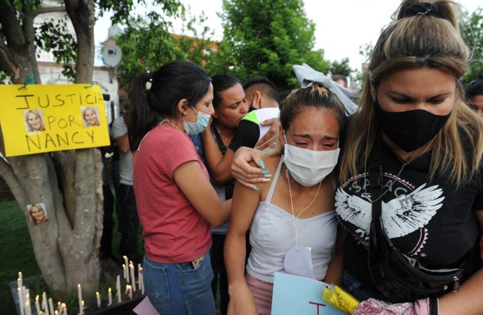 Femicidio de Nancy Videla: familiares y amigos le realizaron un emotivo homenaje con velas y fotos