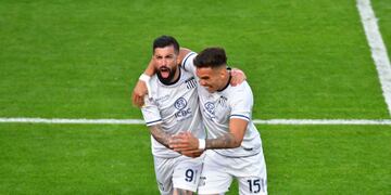 Michael Santos y Enzo Díaz, los autores de los gritos de gol para el Talleres puntero (Federico López Claro).