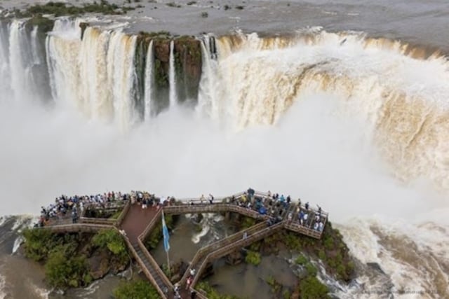 Puerto Iguazú lidera el verano 2026 con alta ocupación y fuerte impulso del turismo de naturaleza.