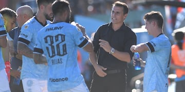 Es el triunfo número 40 de Guillermo Farré como técnico en Belgrano. Festejo en Sarandí (La Voz).
