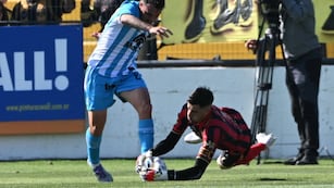 Sin reacción ni respuestas futbolísticas, el "Lobo" jujeño no pudo resolver el complicado compromiso en Chubut y la ilusión del ascenso se acabó.