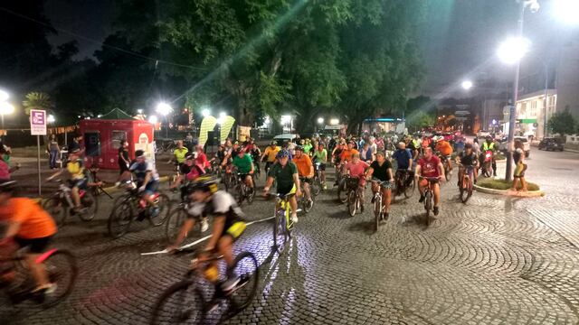 Bicicleteada nocturna por las calles de Rafaela
