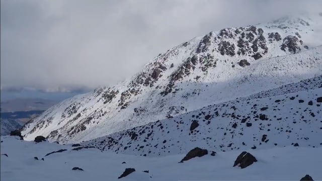 Así se ve el Cordón del Plata, nevado a días de que comience noviembre. Foto: Twitter @CarSoliz