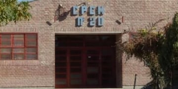 El adolescente sufre bullying en el Centro Provincial de Enseñanza Media Nº 20 de Neuquén y las autoridades no hacen nada al respecto.