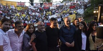 La lista favorita, la de Juez y De Loredo, y un cierre de campaña eufórico (La Voz).