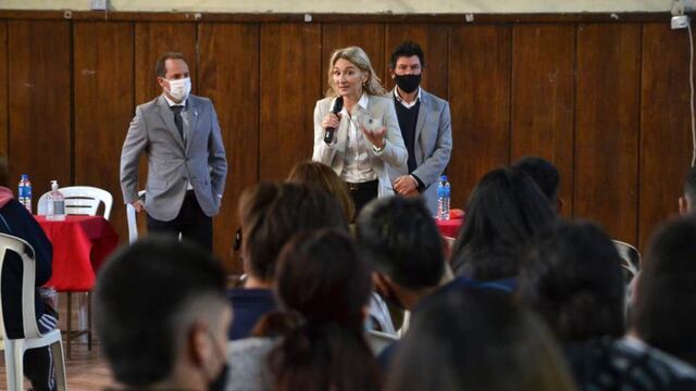 Los jueces recorrieron las escuelas del sur mendocino explicando como son los juicios por jurado.