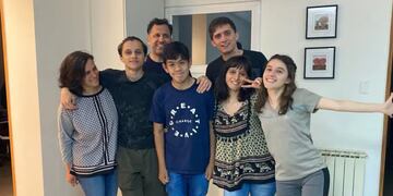 Tincho soñaba con tener una familia, y lo consiguió gracias a un video viral. Gentileza La Nación