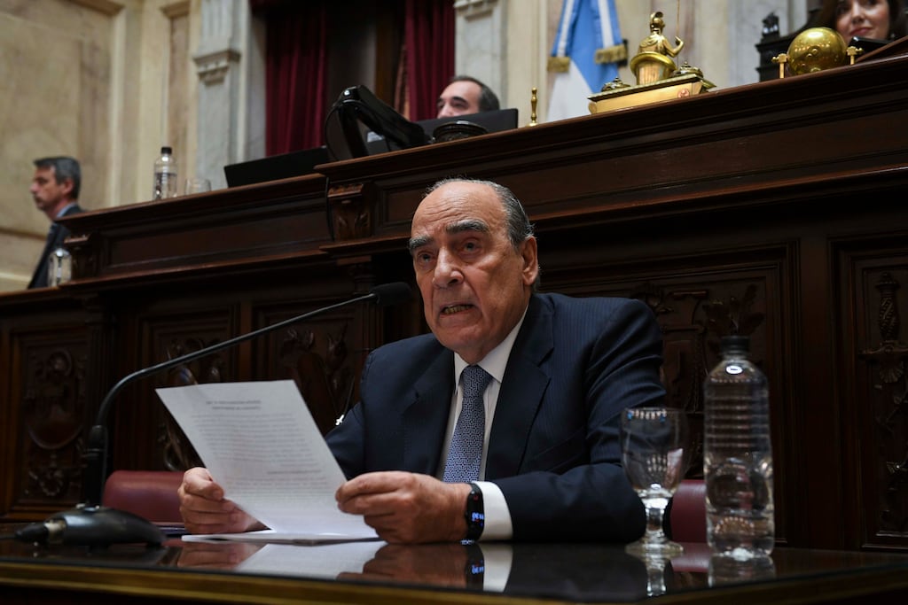 El jefe de Gabinete, Guillermo Francos, en la sesión informativa en el Senado (Foto: Comunicación Senado)