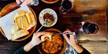 Dónde comer los mejores platos patrios este 25 de mayo en Buenos Aires