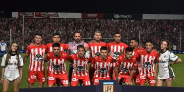 La formación de Instituto que salió a jugar contra Vélez, con varios cambios y que le resultó a Bovaglio. (Facundo Luque / La Voz)