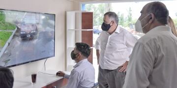 A su vez, supervisaron los avances en la construcción de la pileta municipal en el Club Social y Deportivo y obras de repavimentación.