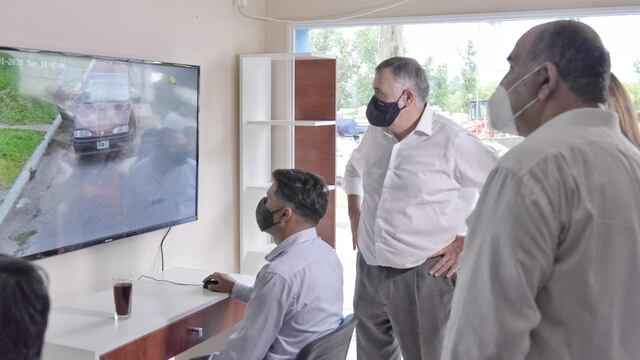 A su vez, supervisaron los avances en la construcción de la pileta municipal en el Club Social y Deportivo y obras de repavimentación.