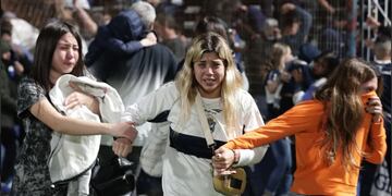 Decenas de hinchas de Gimnasia terminaron heridos por la represión policial.