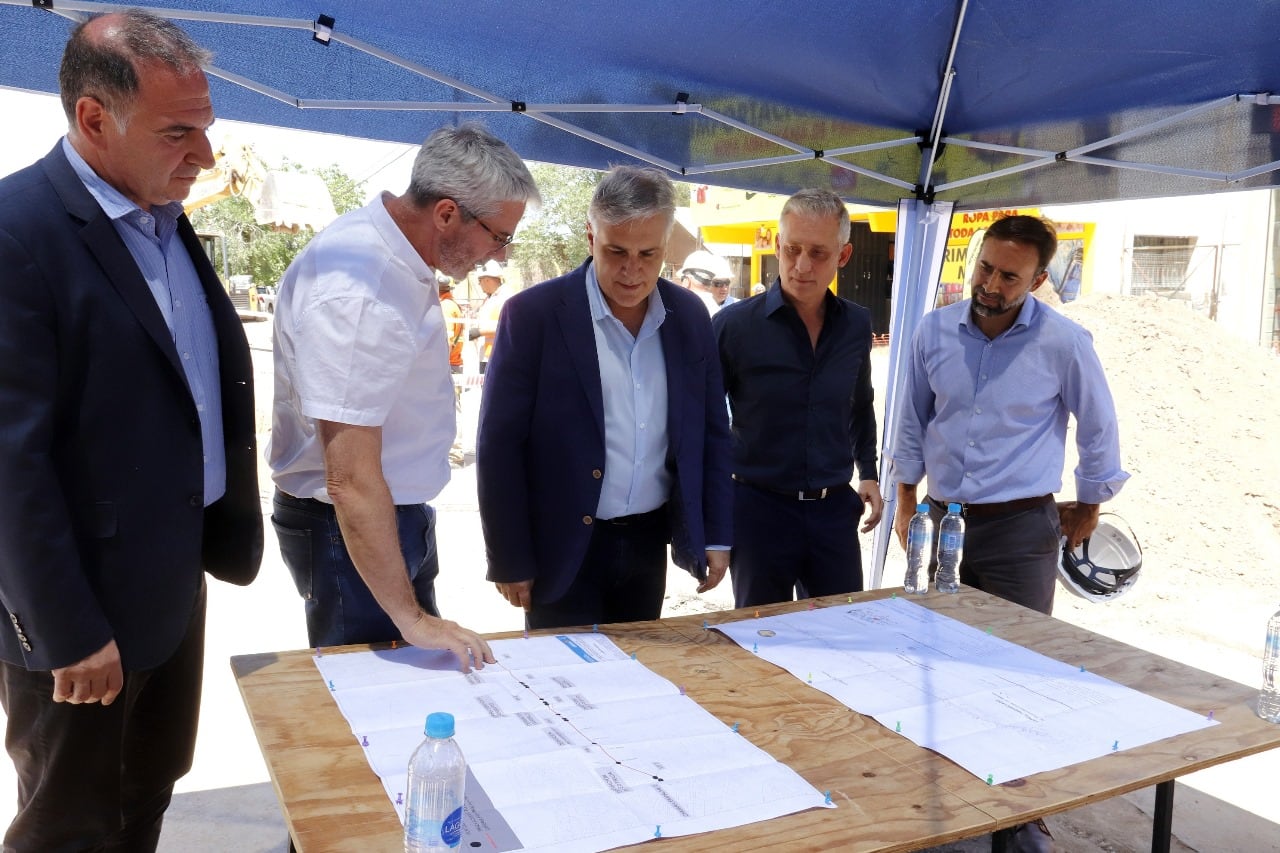 Finalizó la instalación del primer tramo del Nuevo Acueducto en Avenida Cárcano