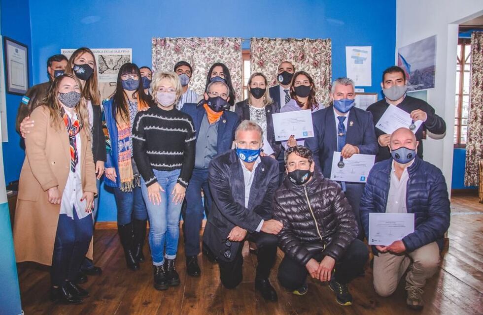 Ushuaia homenajeó a los docentes bicontinentales en su día
