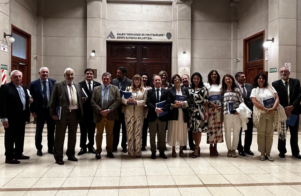 “40 años de democracia en los poderes judiciales de la República Argentina”