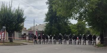 La policía reprimió con balas de goma a los familiares y vecinos del joven asesinado en Miramar.