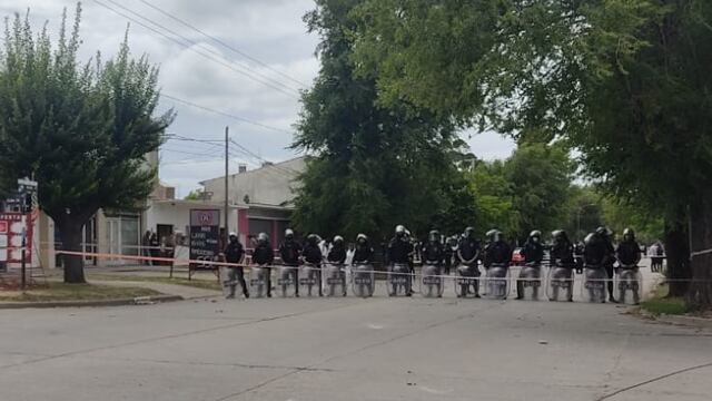 La policía reprimió con balas de goma a los familiares y vecinos del joven asesinado en Miramar.