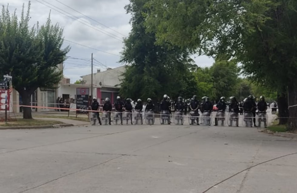 Miramar: la policía reprimió con balas de goma durante las protestas por el crimen del joven de 16 años