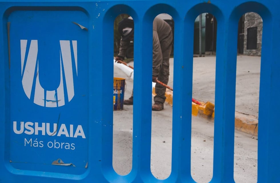 La Municipalidad realiza trabajos de limpieza y pintura en la Avenida Alem