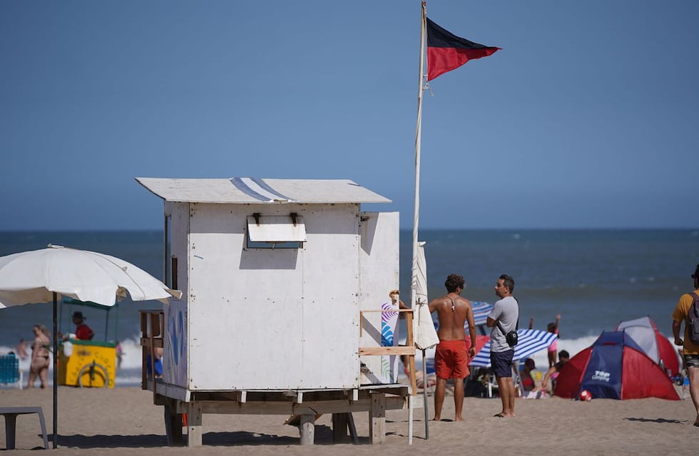 Qué significan las banderas en la playa y cuáles son las más peligrosas