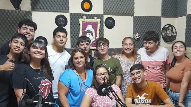 El programa radial especial de los alumnos de la Secundaria Nº1 fue un éxito
