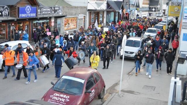 Cientos de trabajadores de Ushuaia recibieron telegrama de despido de Newsan