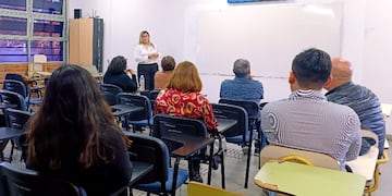 Verónica Raquel Guitian en la defensa de su proyecto final de grado, que le permitió alcanzar el título de ingeniera química por la UNJu.