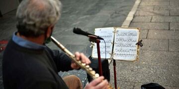 Después de varios meses, se vuelven a ver a los artistas callejeros en acción. (Pedro Castillo)
