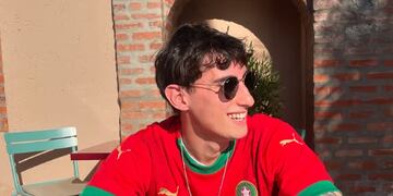 Facundo Reinoso, el creador de contenido que alegra los días de la gente en la calle con su buena vibra.