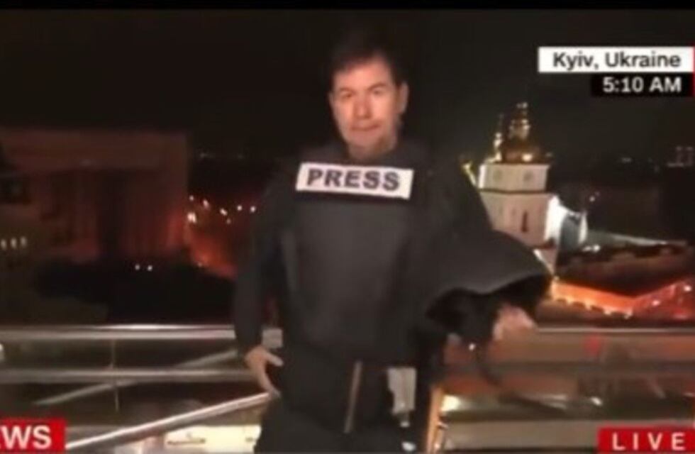 Conflicto Rusia-Ucrania: un corresponsal de la CNN fue sorprendido en vivo con las explosiones de Kiev