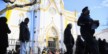 En la parroquia de Buenos Aires al 2100 se renovó el ritual con estampitas y espigas de trigo.