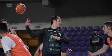 El plantel de Atenas se vuelve para Córdoba.