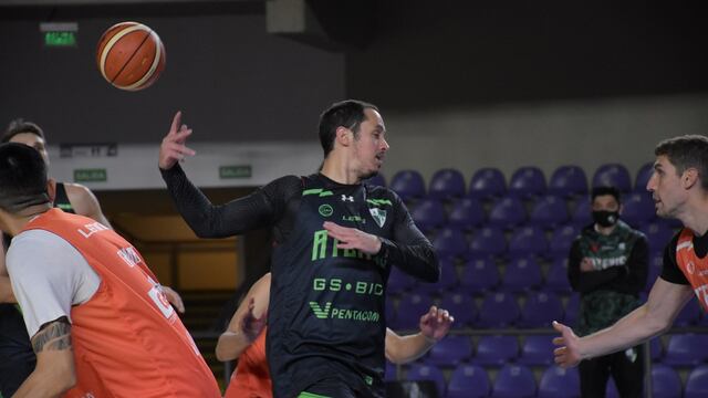 El plantel de Atenas se vuelve para Córdoba.