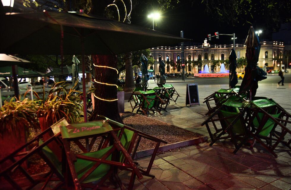 Lo detuvieron por una discusión, lo liberaron y terminó apuñalado con una botella en frente del Patio Olmos de Córdoba