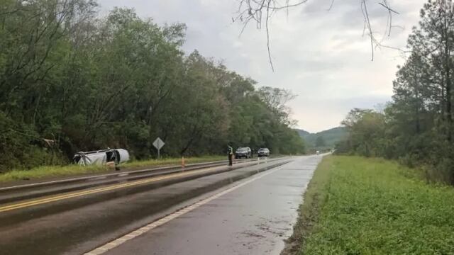 Cerro Azul: un herido de gravedad tras un despiste en la ruta 14.