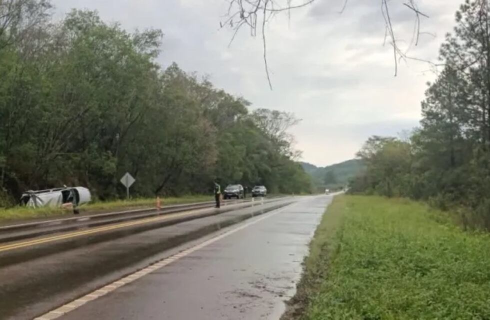 Cerro Azul: un herido de gravedad tras un despiste en la ruta 14